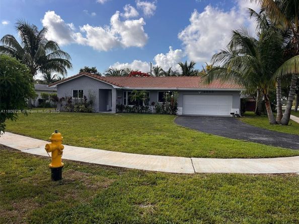 4888 NW 8th Ct, Plantation FL 33317