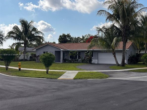 4888 NW 8th Ct, Plantation FL 33317