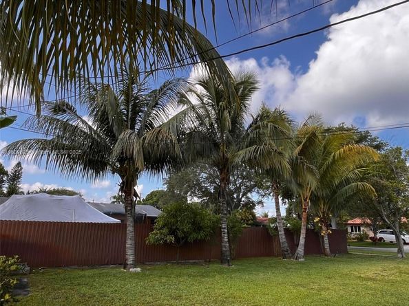 4888 NW 8th Ct, Plantation FL 33317