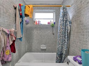 1900 NW 88th St, Miami FL 33147