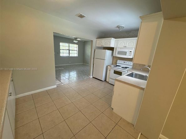 6416 N Grant St, Hollywood FL 33024