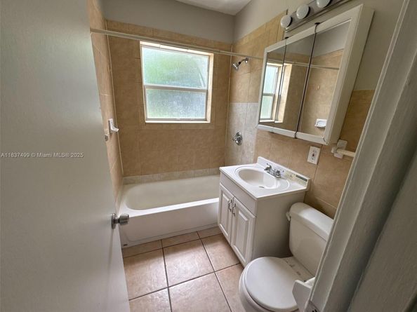 6416 N Grant St, Hollywood FL 33024