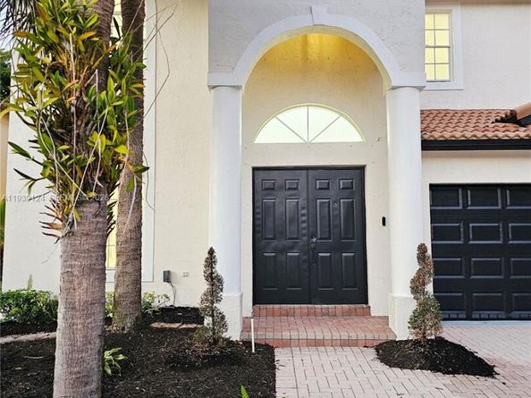 15843 SW 14th Ct, Pembroke Pines FL 33027