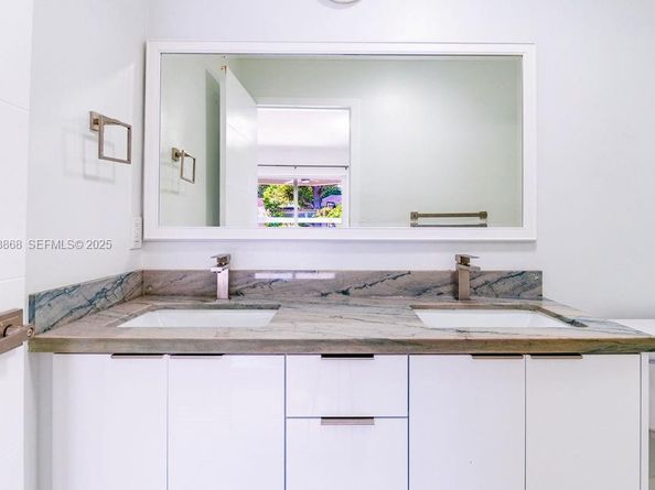 3425 SW 69th Ave, Miami FL 33155