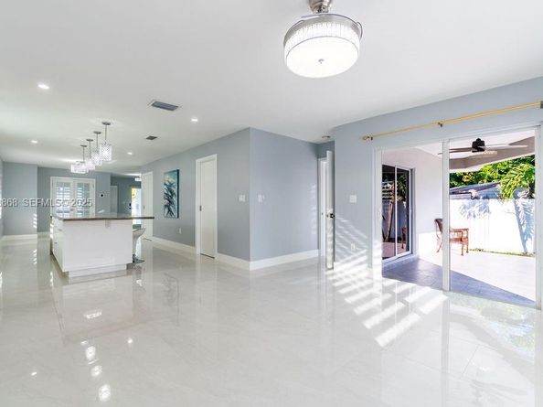 3425 SW 69th Ave, Miami FL 33155