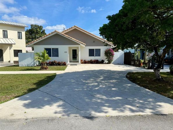 3425 SW 69th Ave, Miami FL 33155