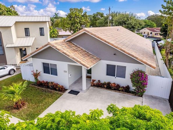 3425 SW 69th Ave, Miami FL 33155