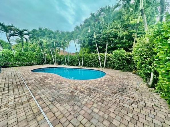 16335 SW 93rd St, Miami FL 33196