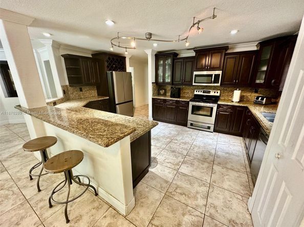 16335 SW 93rd St, Miami FL 33196
