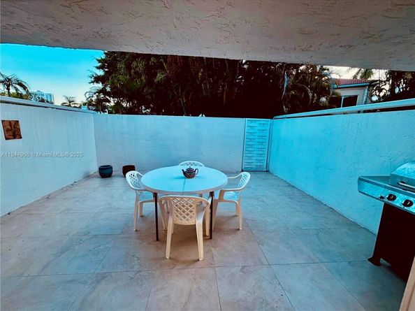3500 Magellan Cir 714, Aventura FL 33180