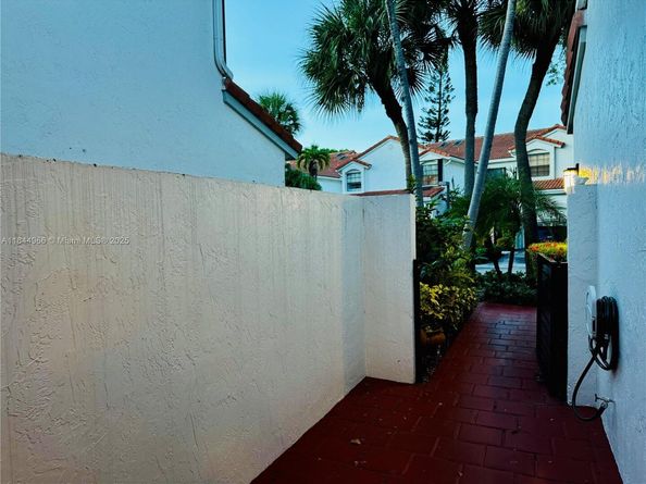3500 Magellan Cir 714, Aventura FL 33180
