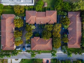 59 SE 3rd Ave, Hallandale Beach FL 33009