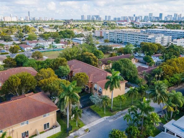 59 SE 3rd Ave, Hallandale Beach FL 33009