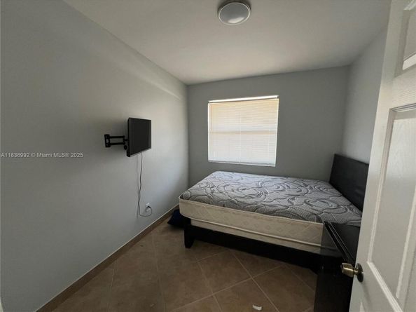 1885 NE 53rd St, Pompano Beach FL 33064