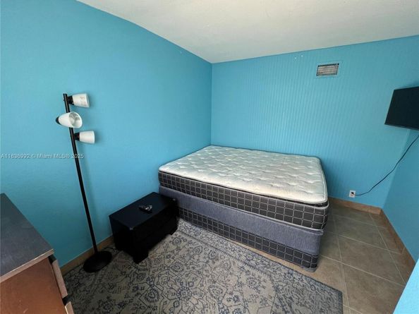 1885 NE 53rd St, Pompano Beach FL 33064