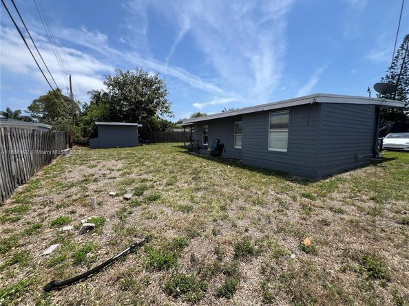 1885 NE 53rd St, Pompano Beach FL 33064