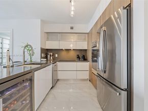 325 S Biscayne Blvd 2515, Miami FL 33131
