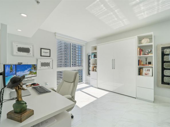 325 S Biscayne Blvd 2515, Miami FL 33131