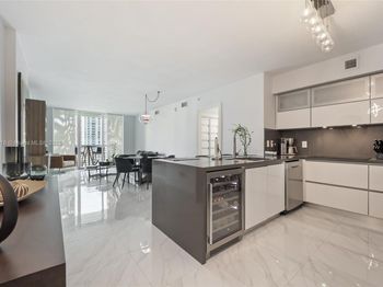 325 S Biscayne Blvd