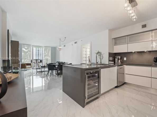 325 S Biscayne Blvd 2515, Miami FL 33131