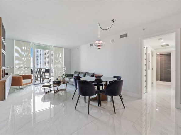 325 S Biscayne Blvd 2515, Miami FL 33131