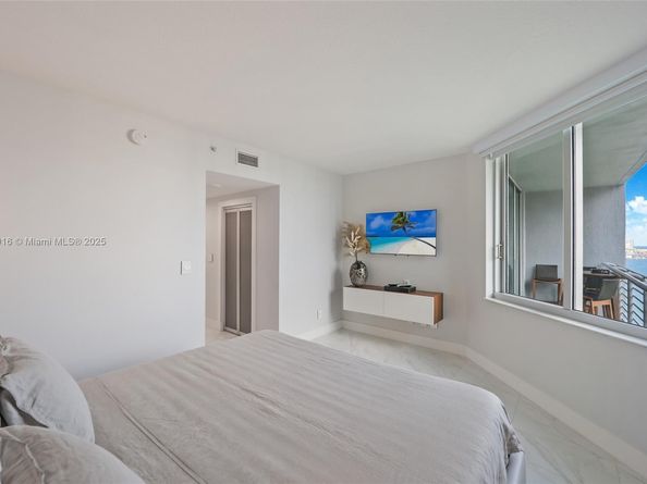 325 S Biscayne Blvd 2515, Miami FL 33131