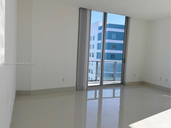 1010 SW 2nd Ave PH06, Miami FL 33130