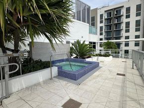 1010 SW 2nd Ave PH06, Miami FL 33130