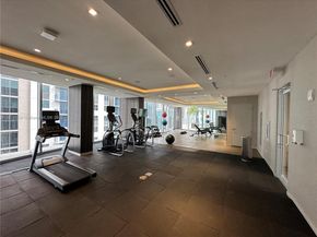 1010 SW 2nd Ave PH06, Miami FL 33130