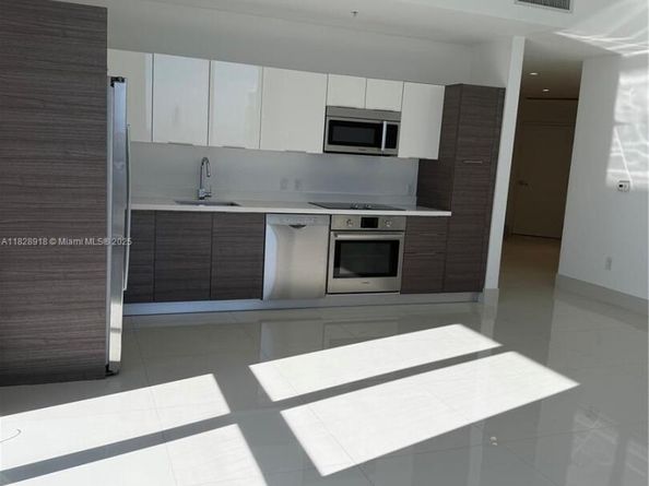 1010 SW 2nd Ave PH06, Miami FL 33130