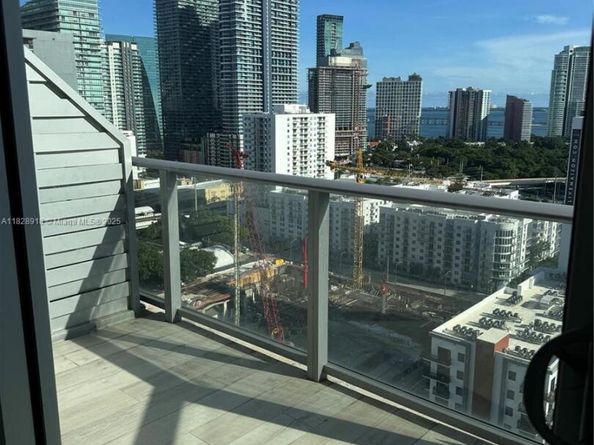1010 SW 2nd Ave PH06, Miami FL 33130