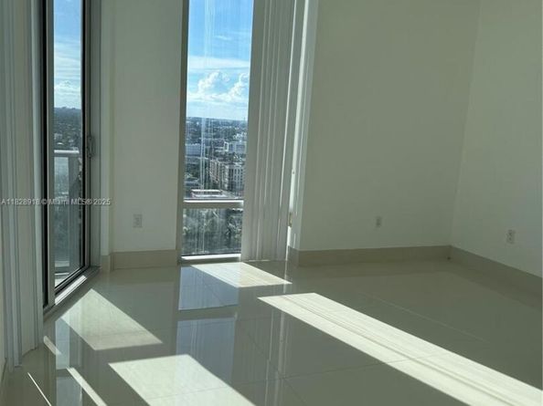 1010 SW 2nd Ave PH06, Miami FL 33130