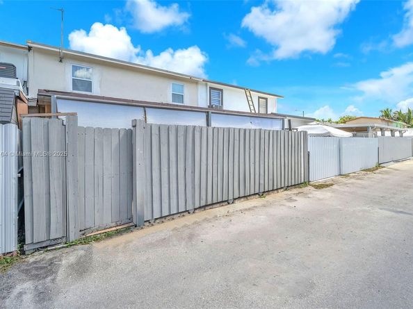 19328 NW 46th Ave, Miami Gardens FL 33055