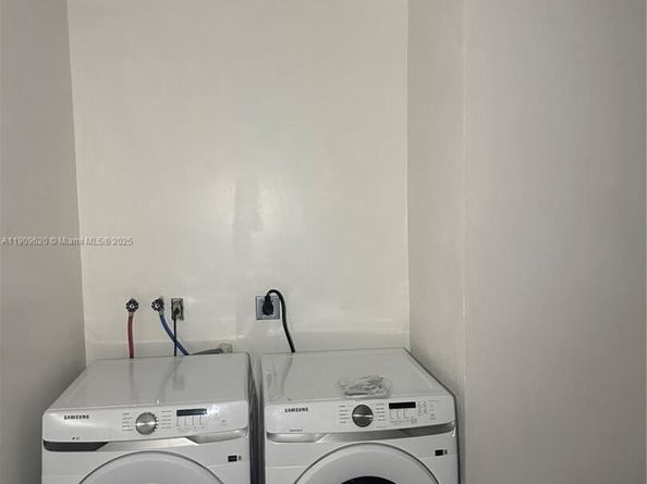 2771 W River Run Cir W, Miramar FL 33025