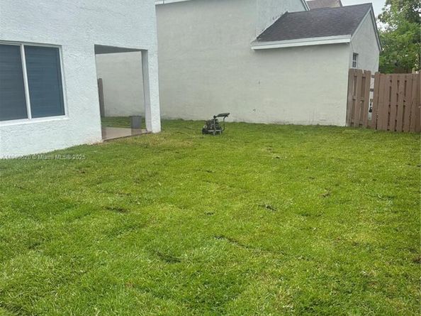 2771 W River Run Cir W, Miramar FL 33025