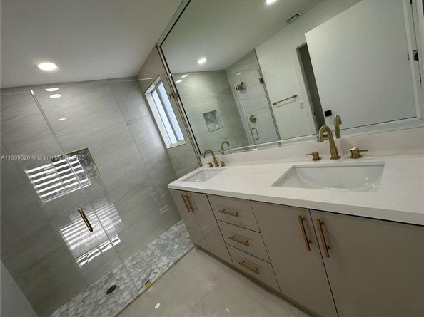 2771 W River Run Cir W, Miramar FL 33025