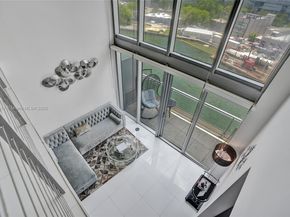 92 SW 3rd St 905, Miami FL 33130