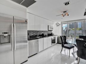 92 SW 3rd St 905, Miami FL 33130