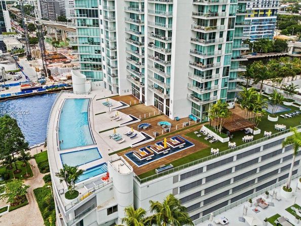 92 SW 3rd St 905, Miami FL 33130