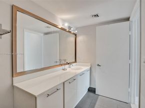 92 SW 3rd St 905, Miami FL 33130