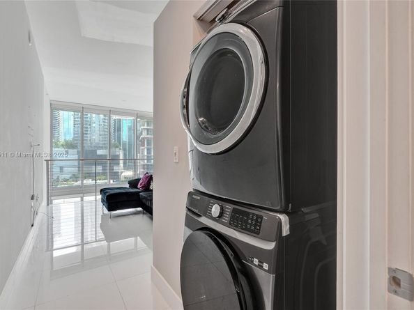92 SW 3rd St 905, Miami FL 33130