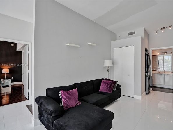 92 SW 3rd St 905, Miami FL 33130