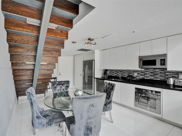 92 SW 3rd St 905, Miami FL 33130