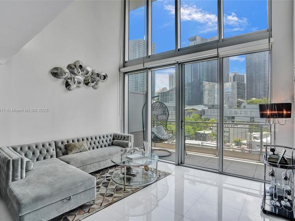 92 SW 3rd St 905, Miami FL 33130