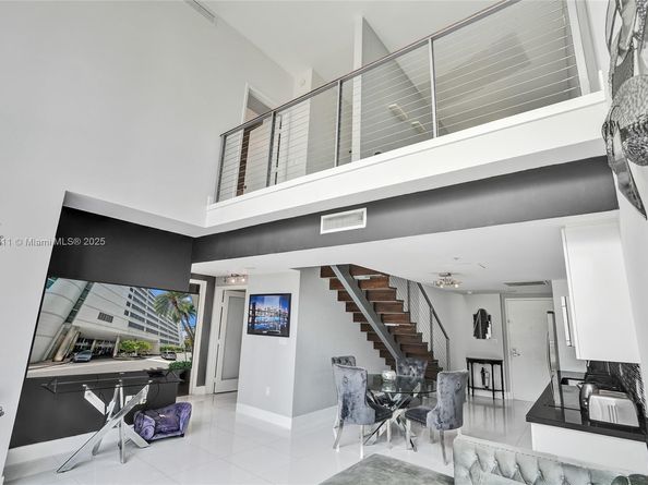 92 SW 3rd St 905, Miami FL 33130