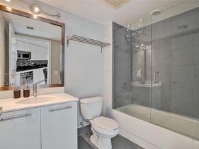 92 SW 3rd St 905, Miami FL 33130