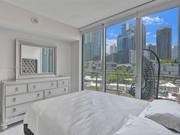 92 SW 3rd St 905, Miami FL 33130