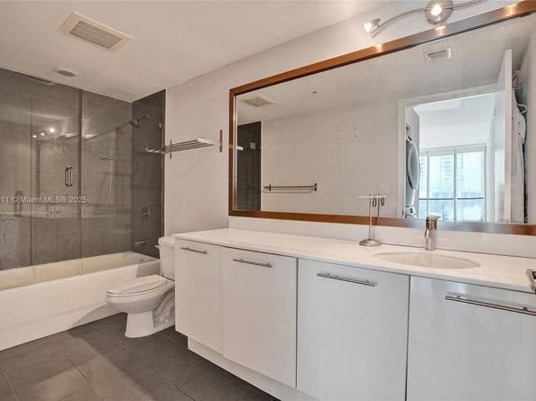92 SW 3rd St 905, Miami FL 33130