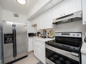 18890 NW 57 ave 210, Hialeah FL 33015