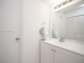 18890 NW 57 ave 210, Hialeah FL 33015